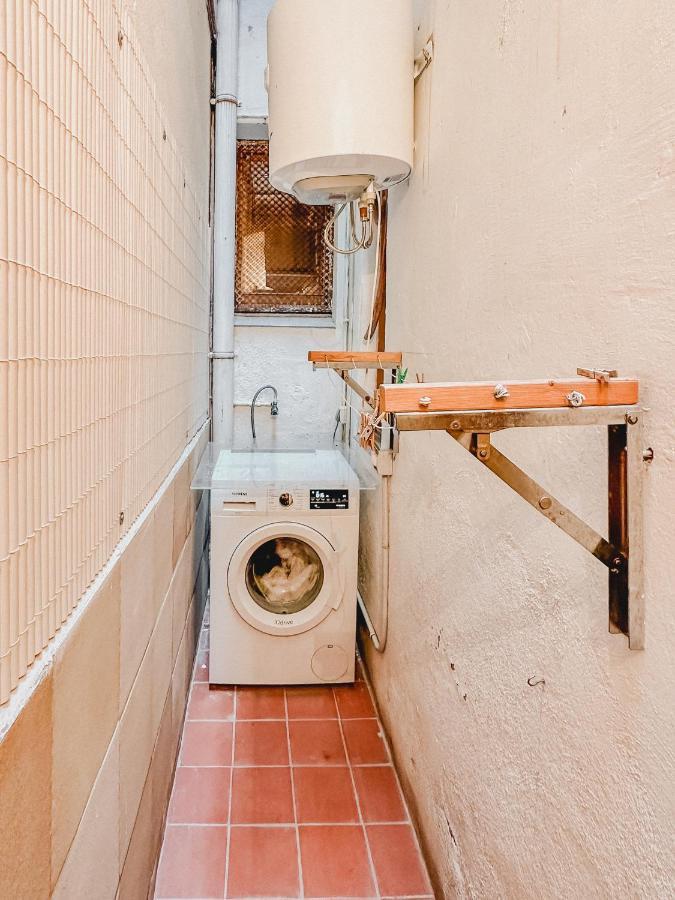 Privada, Casa Compartida Con Pareja Private Room, Shared House With A Couple Barcellona